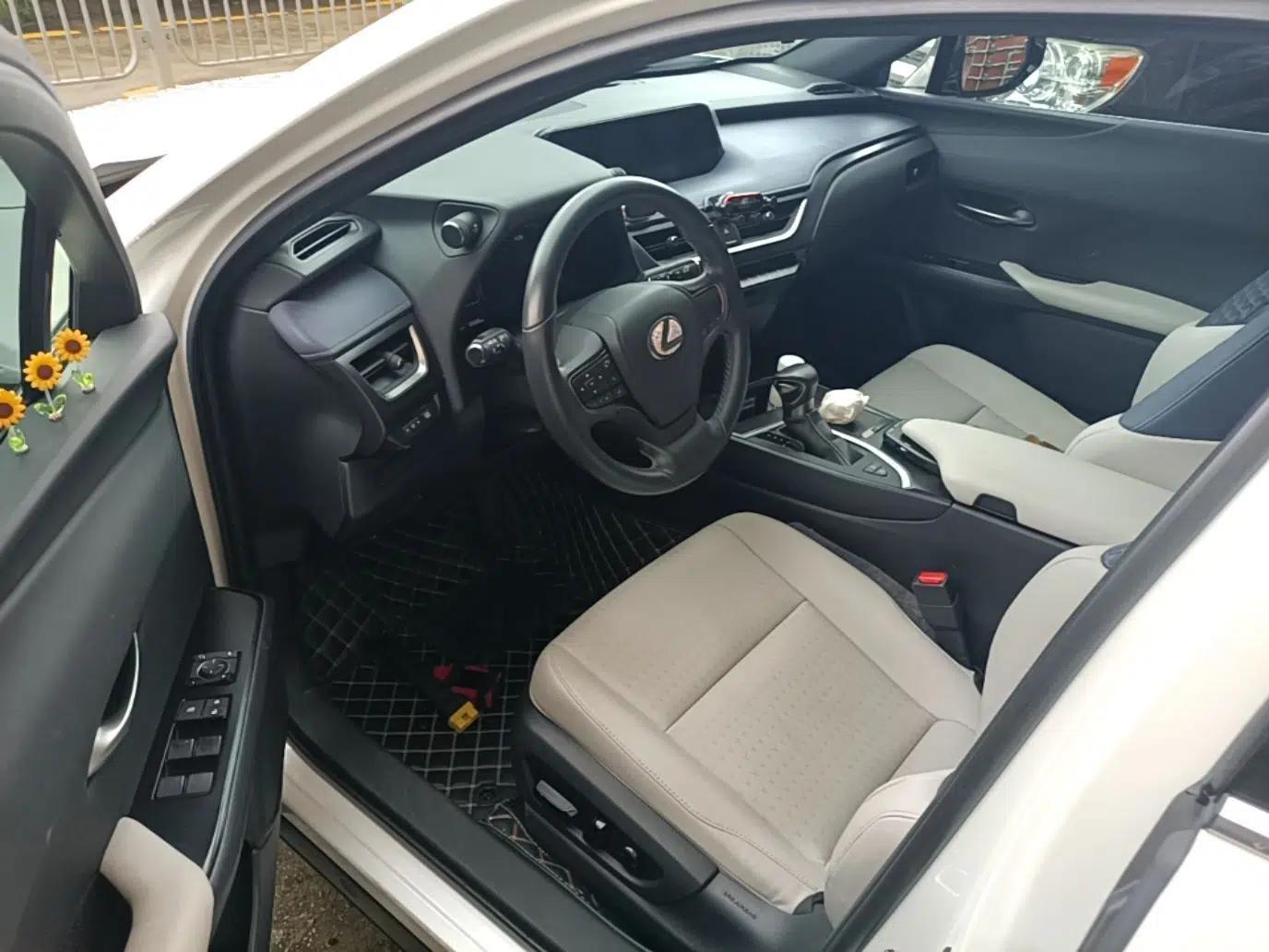 Lexus UX 2020 200 Special Edition — миниатюра 23