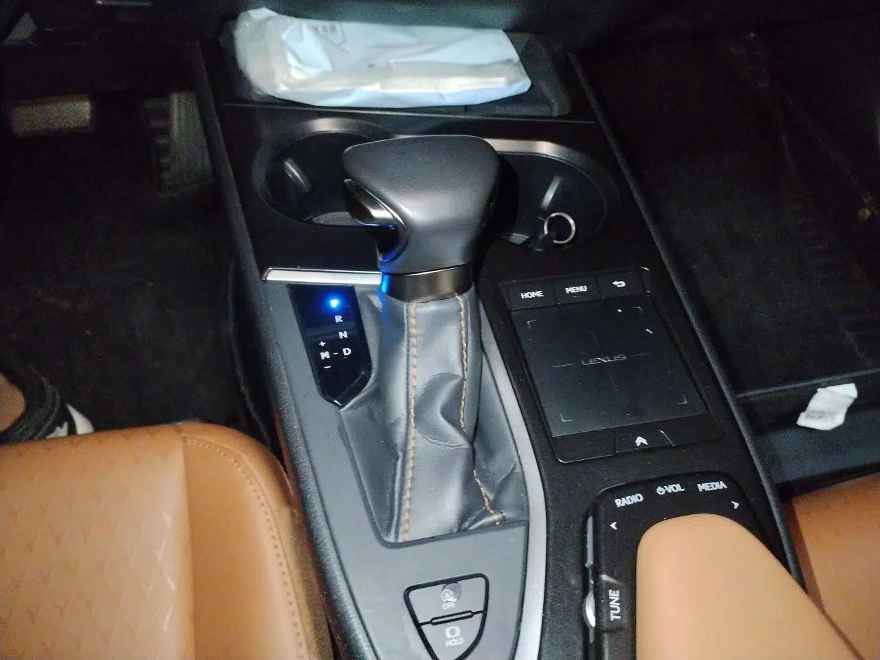 Lexus UX 2020 200 Special Edition — миниатюра 14