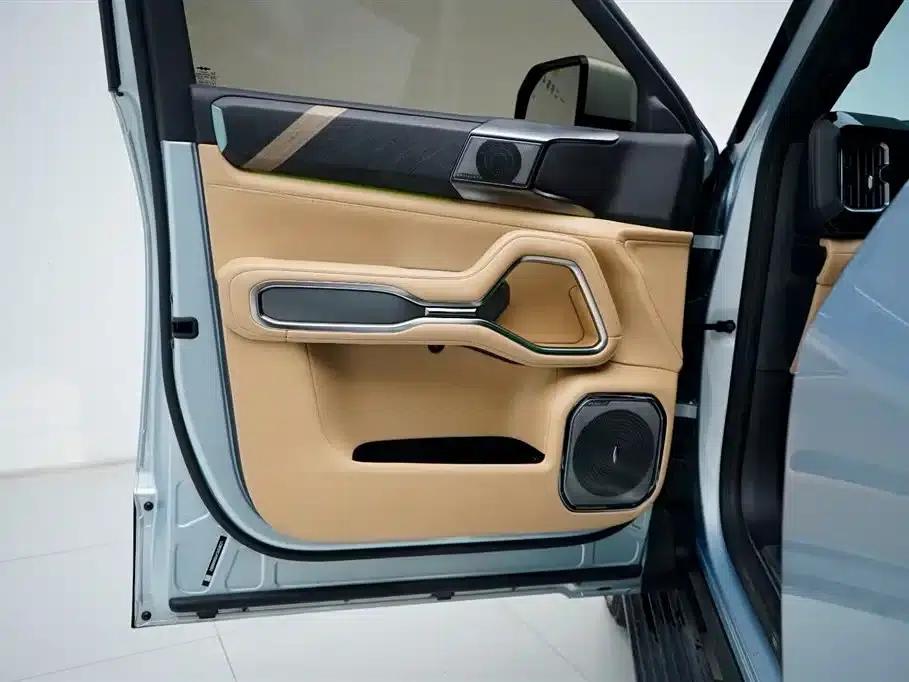 Leopard 8 2025 Smart & Brave Flagship Edition 7-Seater — миниатюра 12
