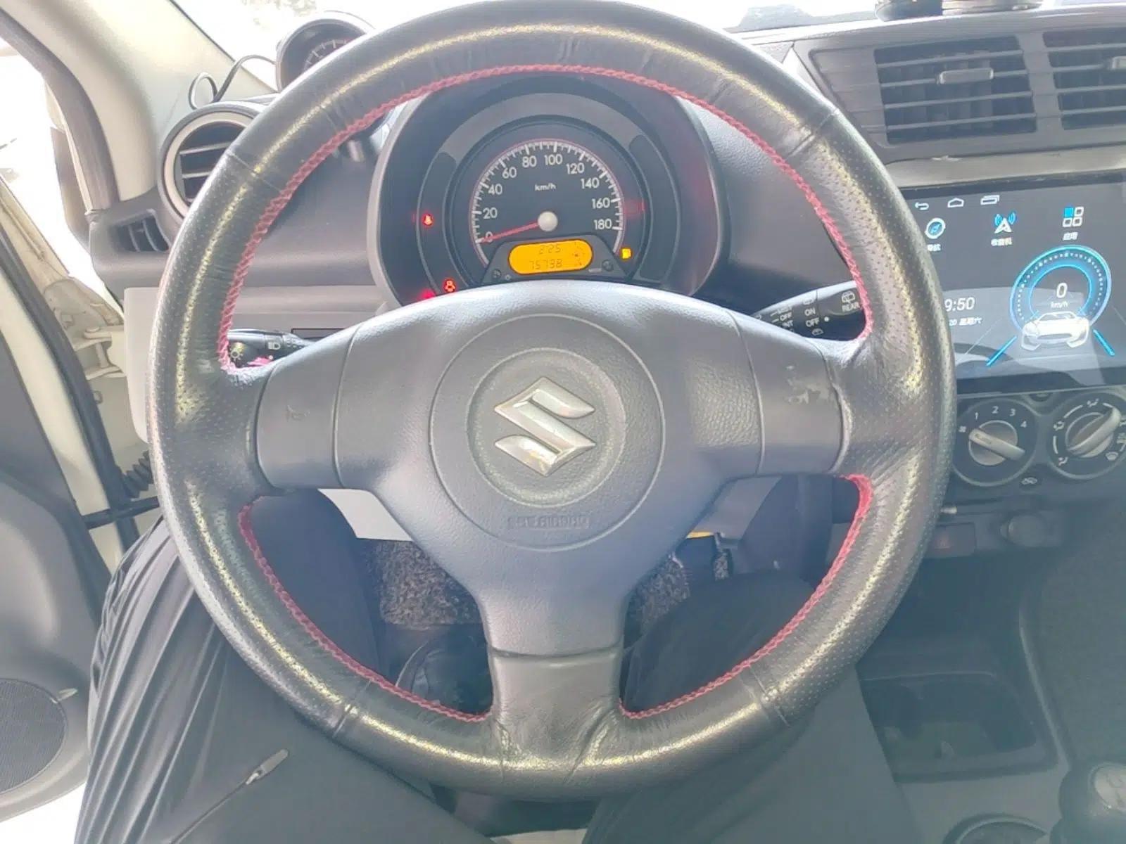 Suzuki Alto 2013 1.0L Manual Luxury Model — миниатюра 13