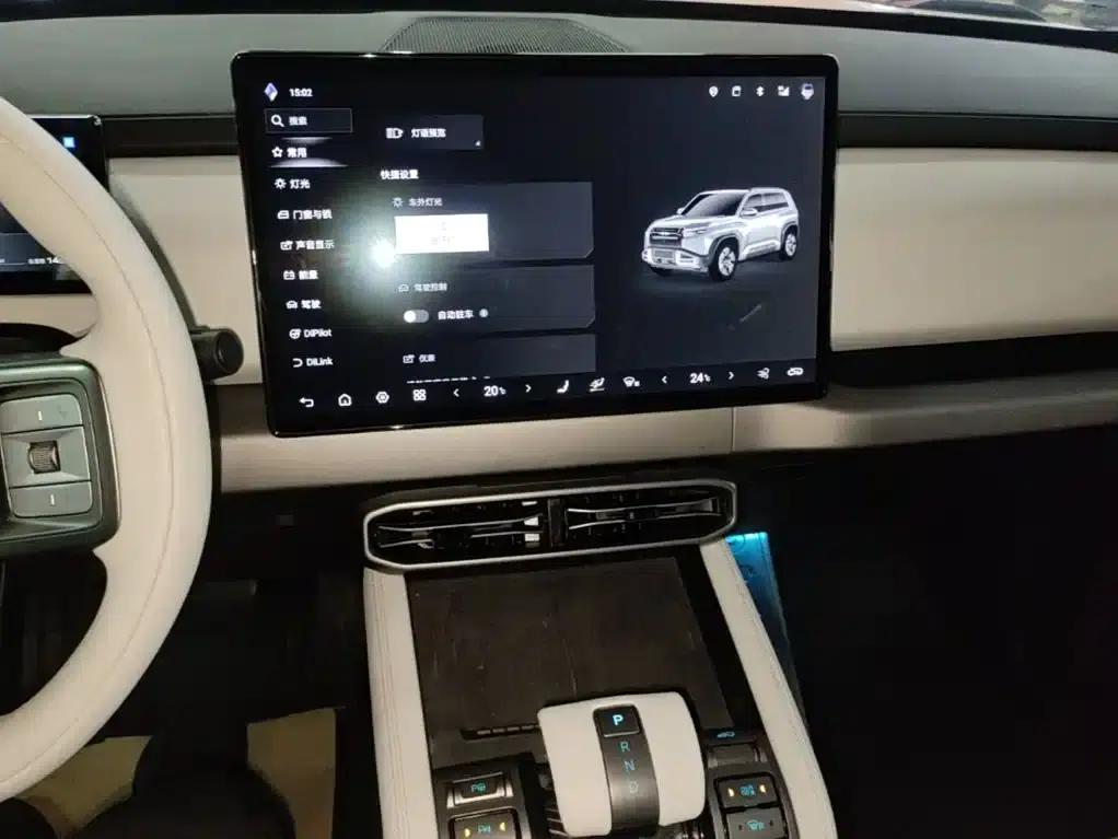 Titanium 3 2025 Model 501KM AWD Ultra Edition — миниатюра 13