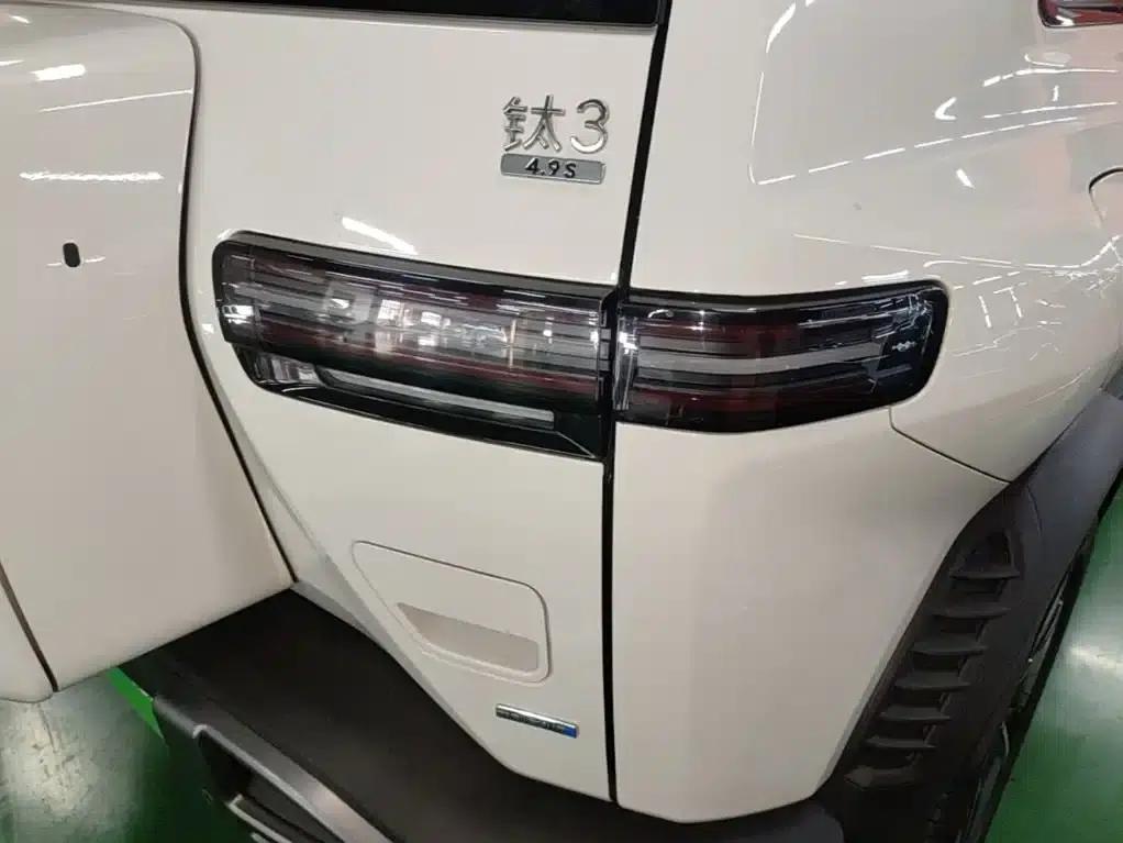 Titanium 3 2025 Model 501KM AWD Ultra Edition — миниатюра 8
