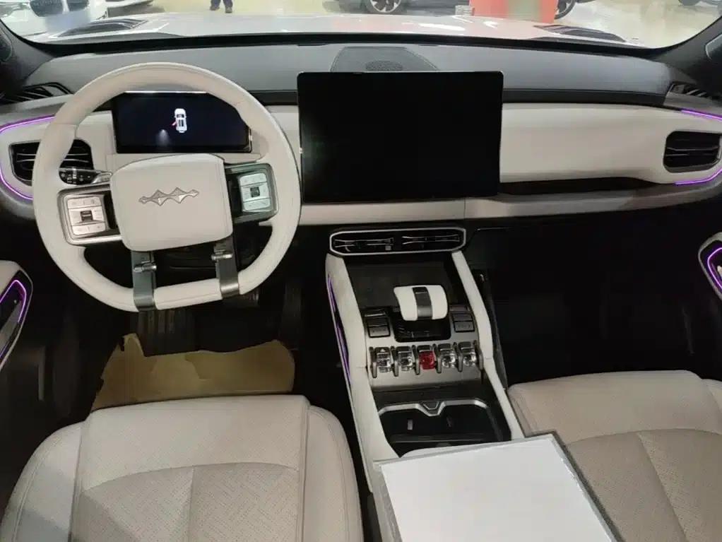 Titanium 3 2025 Model 501KM AWD Ultra Edition — миниатюра 10