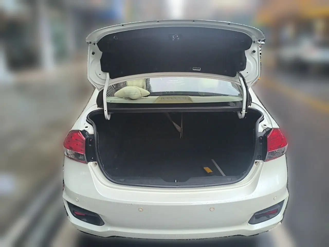 Suzuki Alivio 2015 1.6L Automatic Comfort Model — миниатюра 19