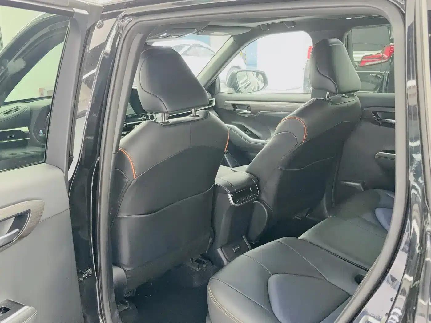 Crown Land Cruiser 2024 2.5L HEV 4WD Premium Edition — миниатюра 8