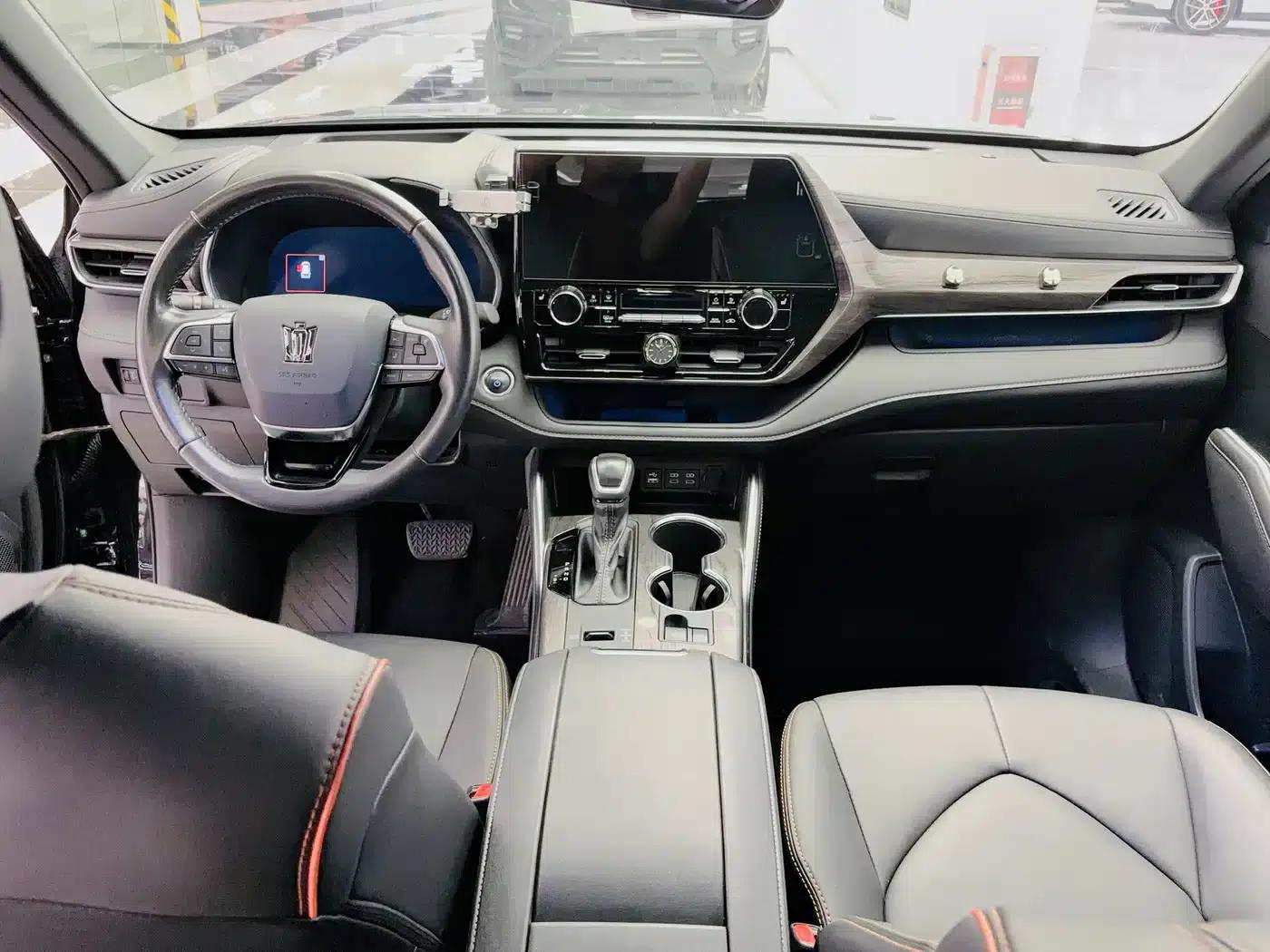 Crown Land Cruiser 2024 2.5L HEV 4WD Premium Edition — миниатюра 9