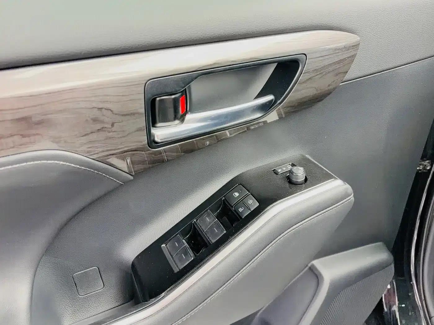 Crown Land Cruiser 2024 2.5L HEV 4WD Premium Edition — миниатюра 10