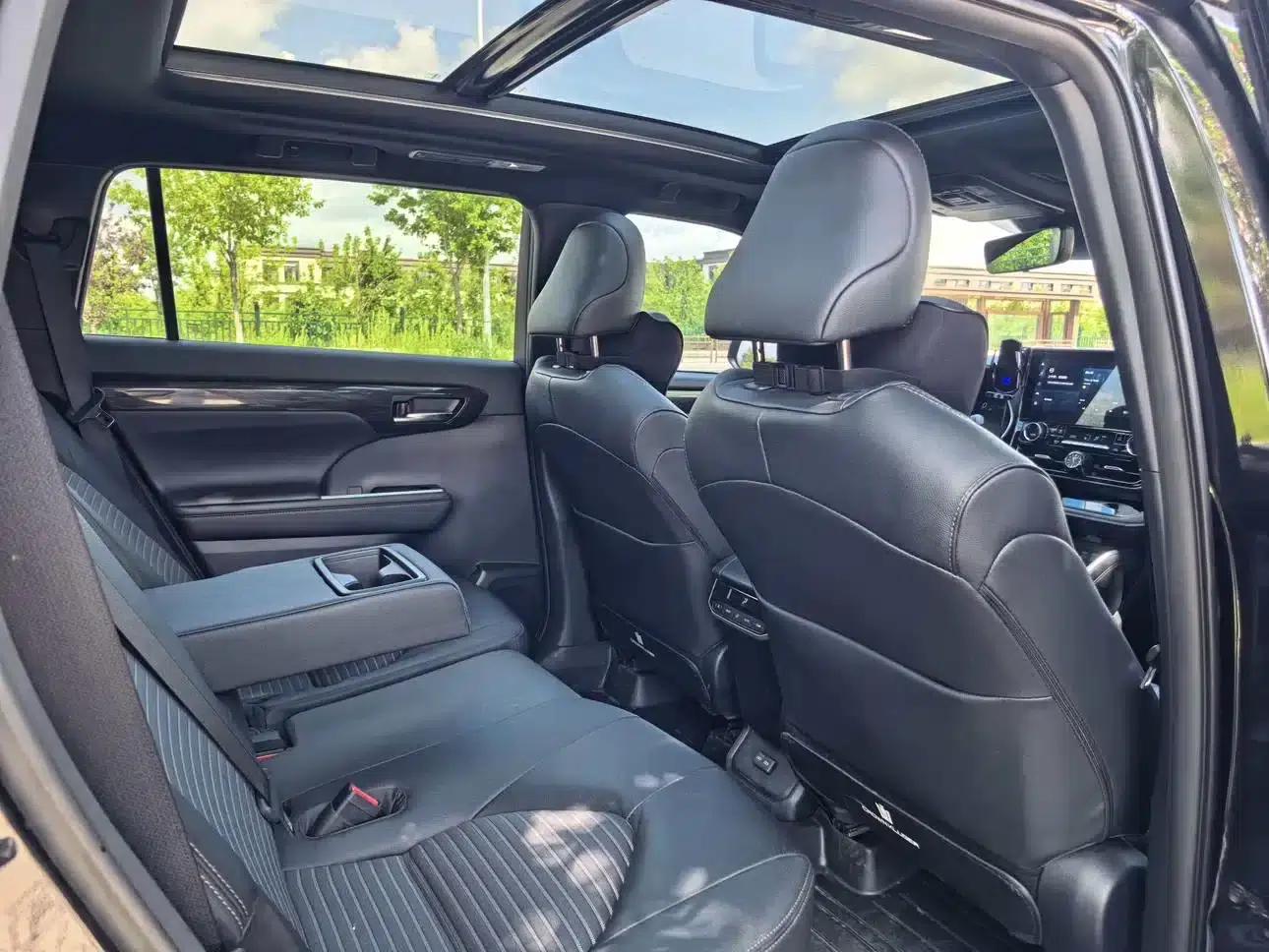 Crown Land Cruiser 2022 2.5L HEV 4WD Premium Edition — миниатюра 5