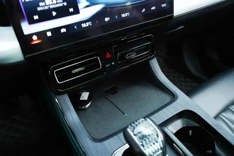 Trumpchi GS8 2022 Dual Engine Series 2.0TM Hybrid 2WD Premium Edition 7-Seater — миниатюра 5