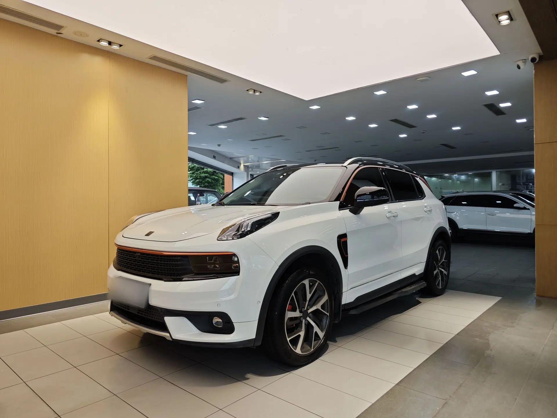 Lynk & Co 01 2017 2.0T Four-Wheel Drive Pro Edition — миниатюра 1