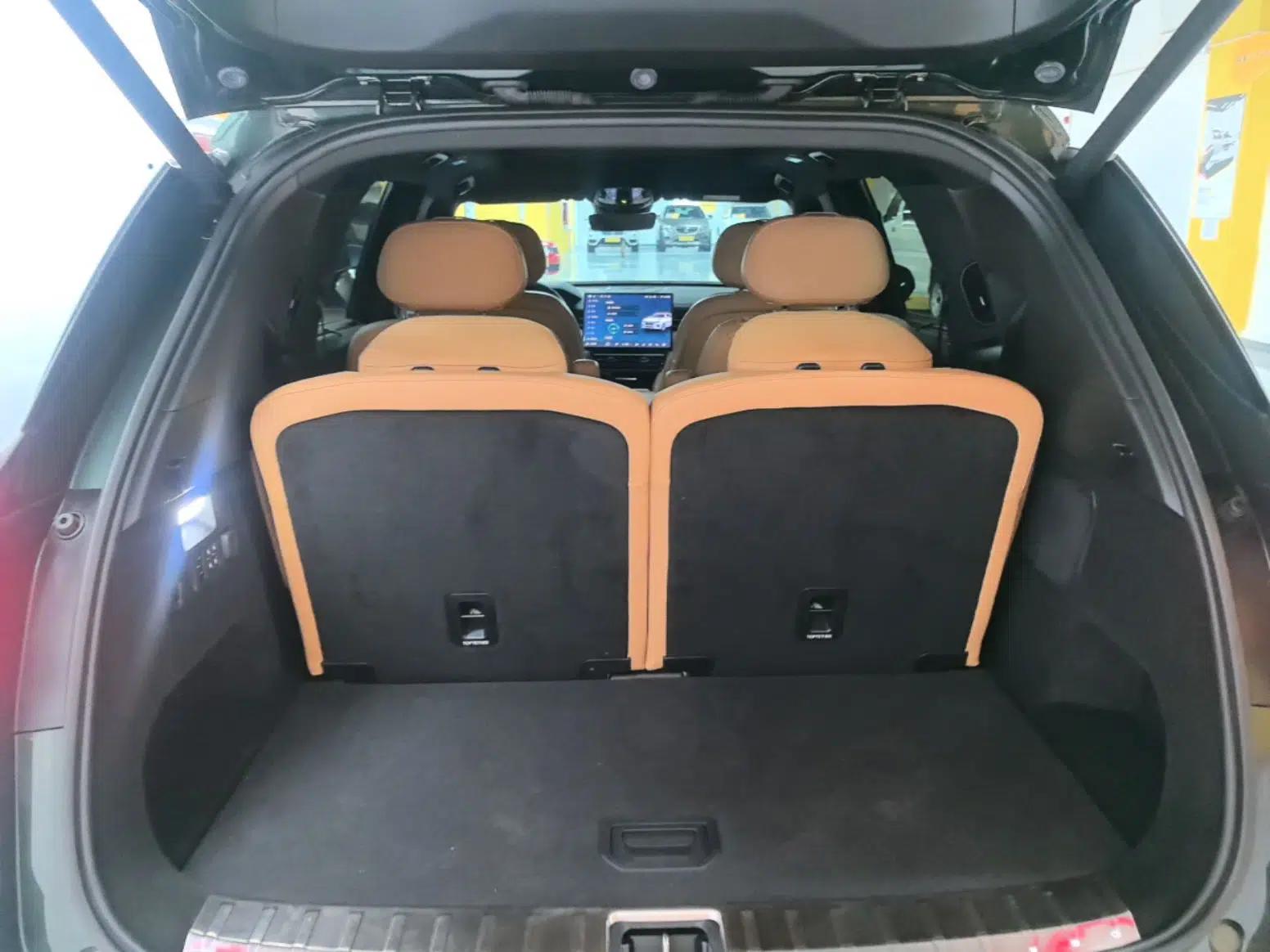 Lynk & Co 09 EM-P 2024 2.0TD EM-P Four-Wheel Drive ULTRA Six-Seater — миниатюра 22