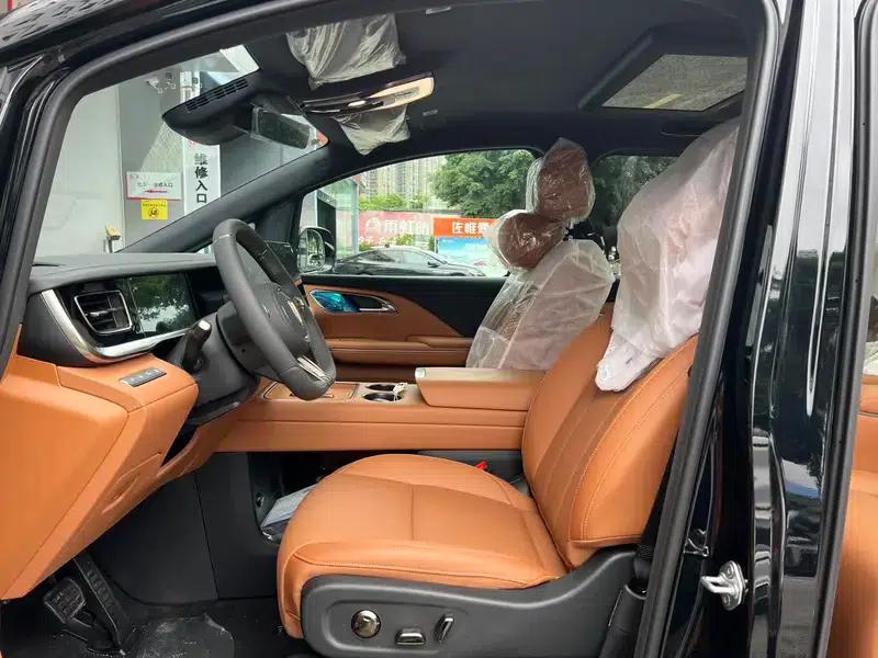 Hongqi HQ9 PHEV 2026 AWD Luxury Edition — миниатюра 23