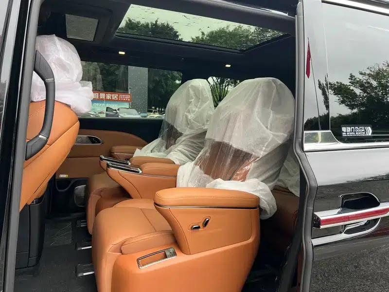 Hongqi HQ9 PHEV 2026 AWD Luxury Edition — миниатюра 25