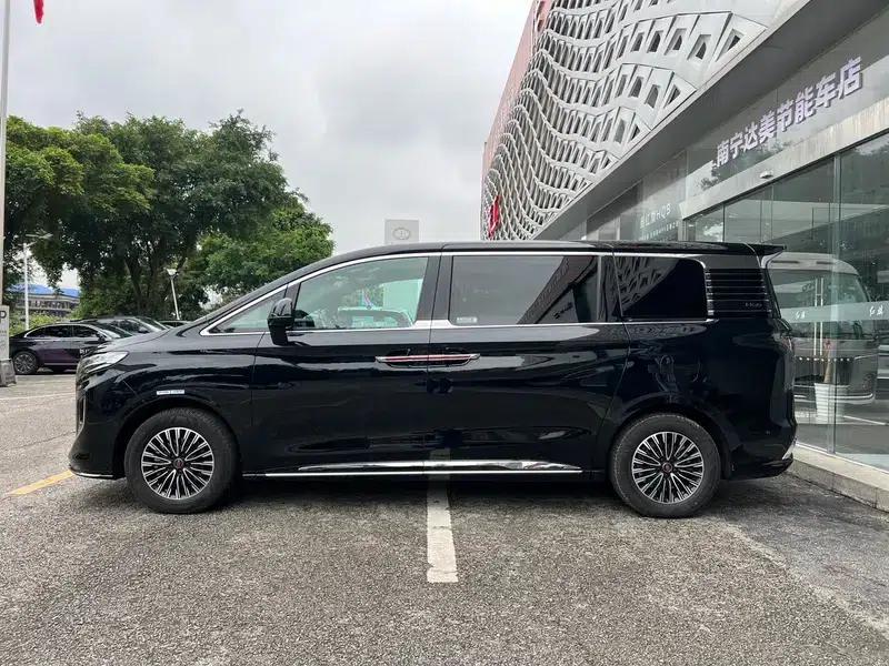 Hongqi HQ9 PHEV 2026 AWD Luxury Edition — миниатюра 4