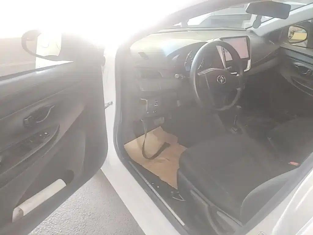 YARiS L 2017 1.5E CVT Dynamic Edition — миниатюра 16