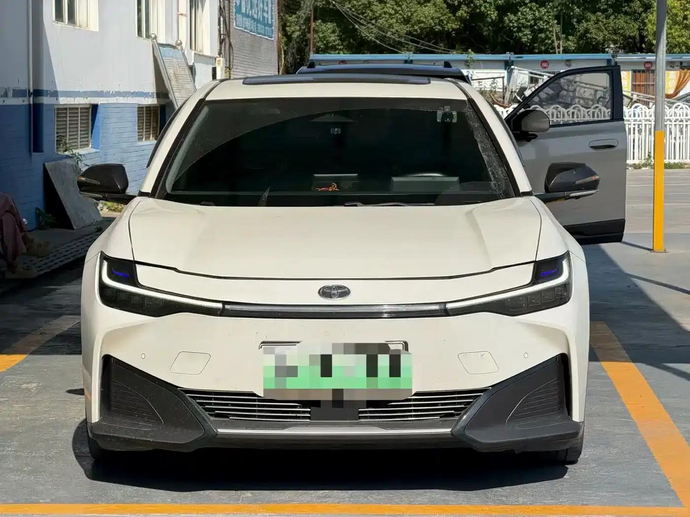 Toyota bZ3 2023 model, 616km long range Premium — миниатюра 2