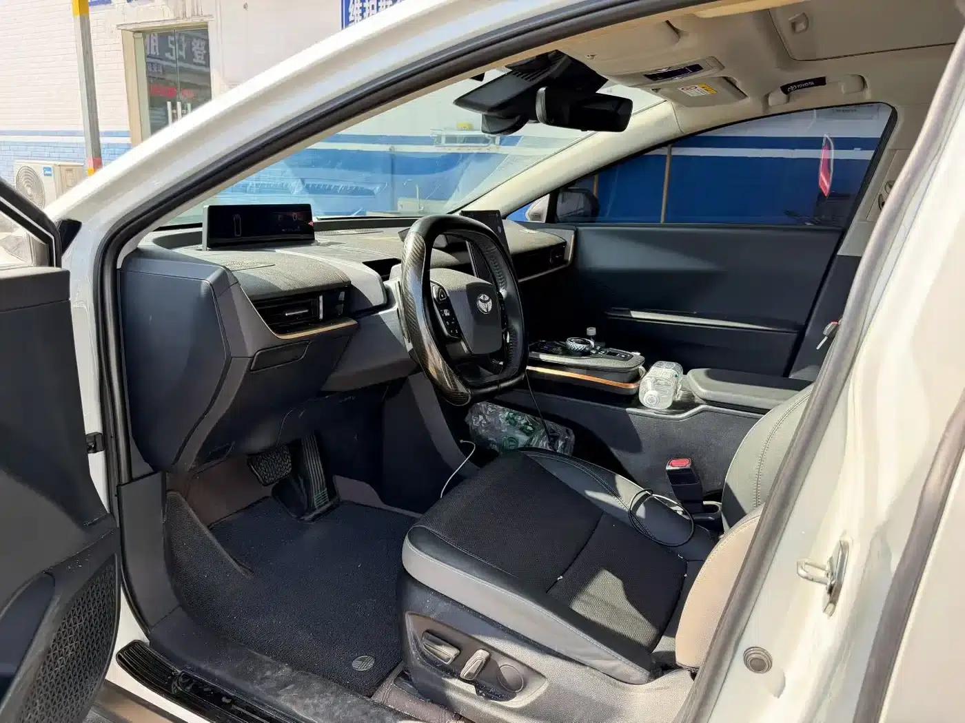 Toyota bZ3 2023 model, 616km long range Premium — миниатюра 3