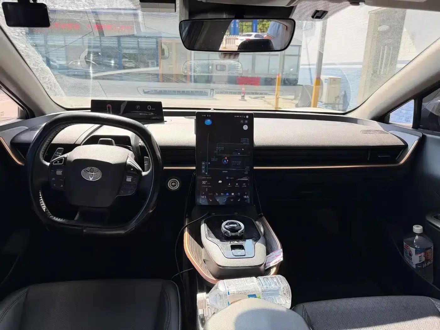Toyota bZ3 2023 model, 616km long range Premium — миниатюра 4