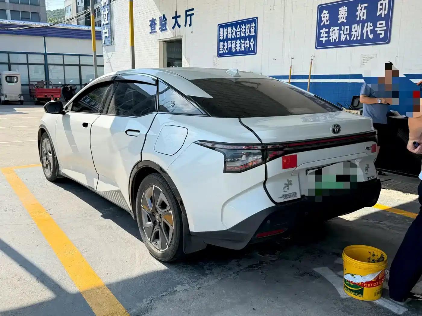 Toyota bZ3 2023 model, 616km long range Premium — миниатюра 6