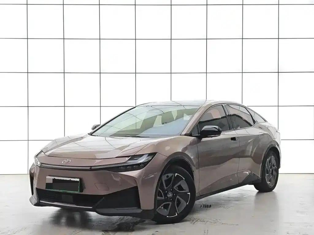 Toyota bZ3 2023 model, 616km long range Premium — миниатюра 1