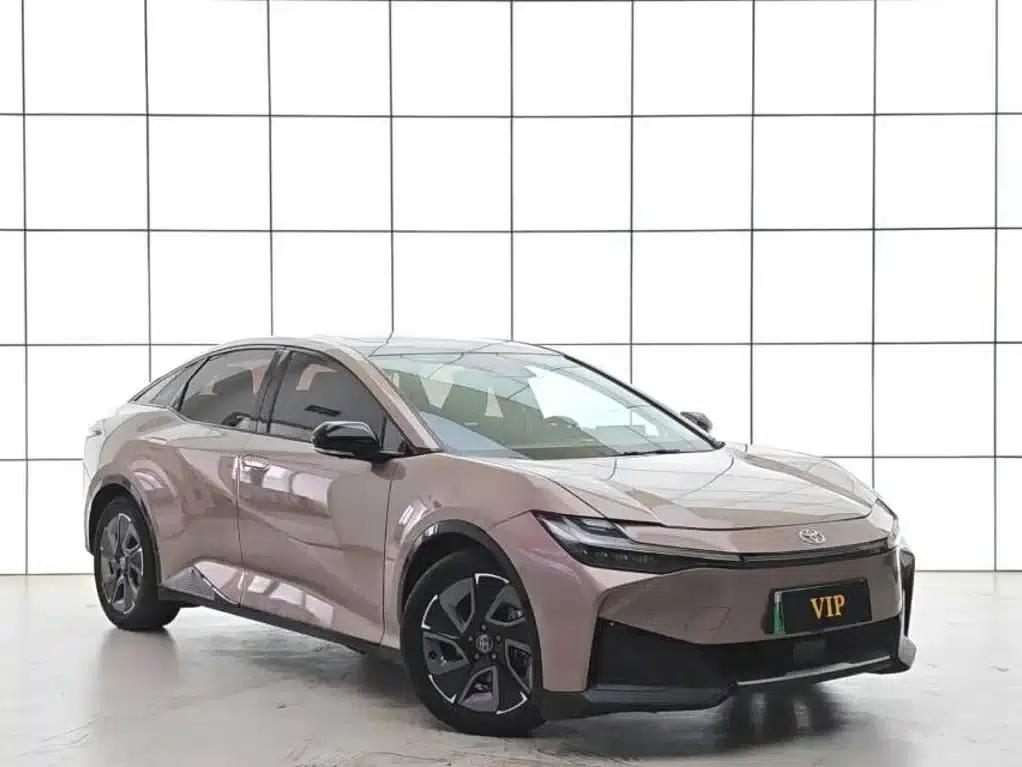 Toyota bZ3 2023 model, 616km long range Premium — миниатюра 2