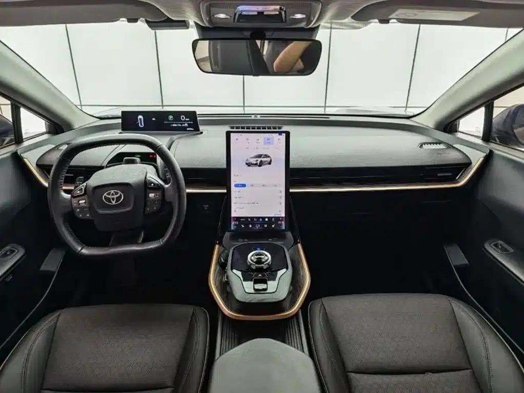 Toyota bZ3 2023 model, 616km long range Premium — миниатюра 4