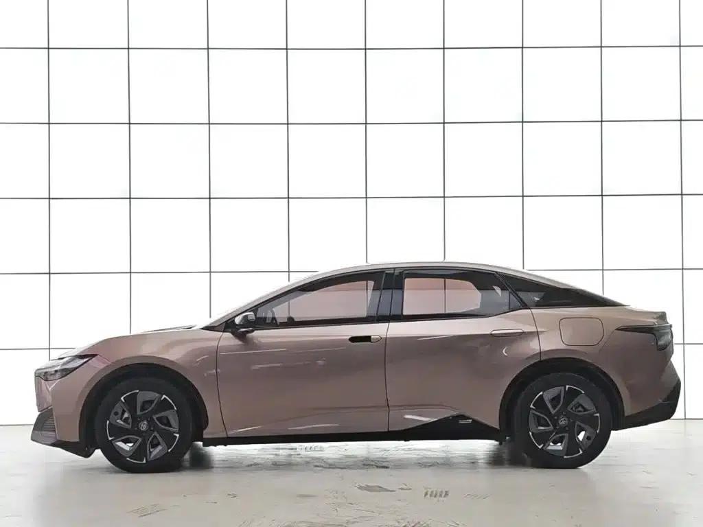 Toyota bZ3 2023 model, 616km long range Premium — миниатюра 6