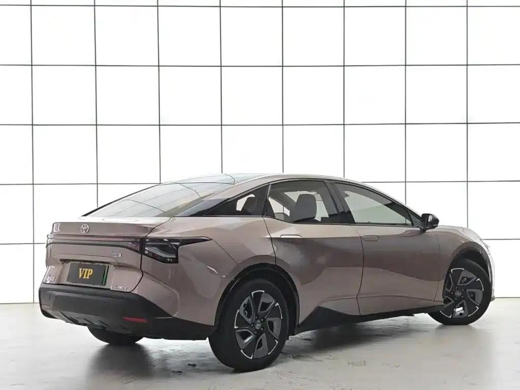 Toyota bZ3 2023 model, 616km long range Premium — миниатюра 7