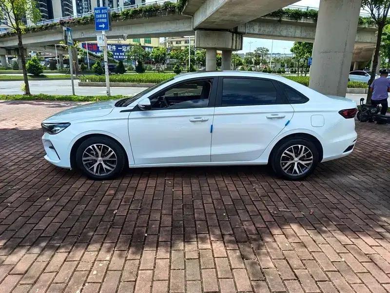 Geely Emgrand 2022 4th Generation 1.5L CVT Luxury Edition — миниатюра 3