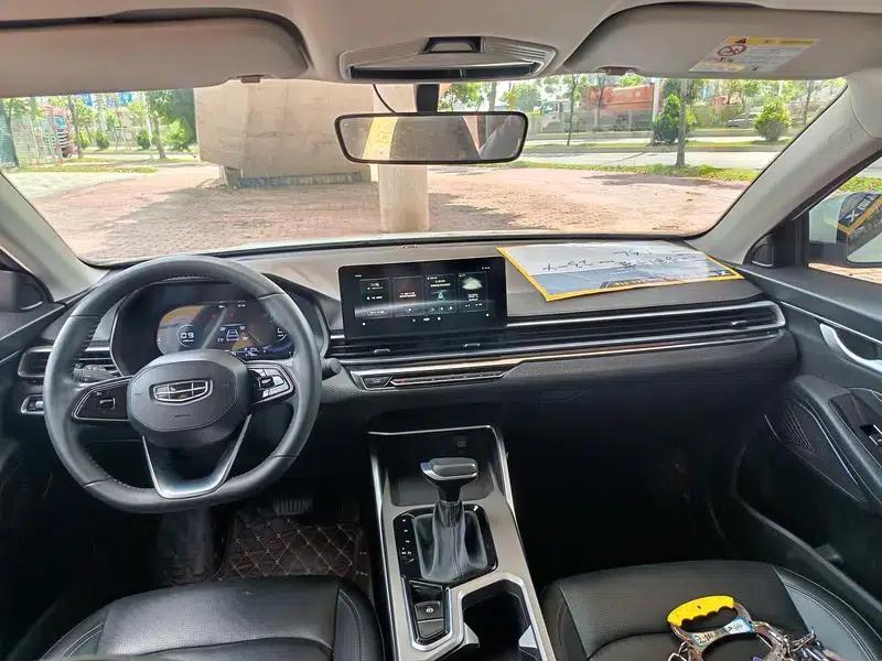 Geely Emgrand 2022 4th Generation 1.5L CVT Luxury Edition — миниатюра 6