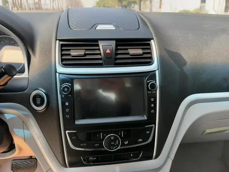 Geely Emgrand 2016 Sedan 1.5L CVT Upward Edition — миниатюра 11