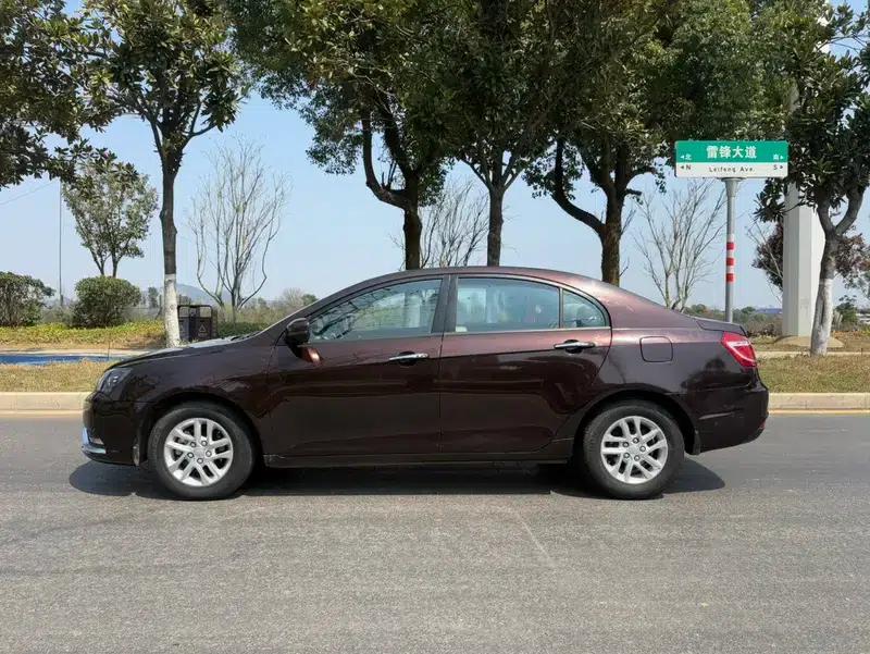 Geely Emgrand 2016 Sedan 1.5L CVT Upward Edition — миниатюра 4