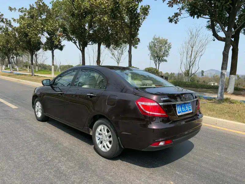 Geely Emgrand 2016 Sedan 1.5L CVT Upward Edition — миниатюра 5