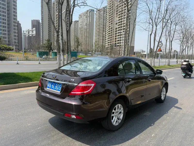 Geely Emgrand 2016 Sedan 1.5L CVT Upward Edition — миниатюра 7