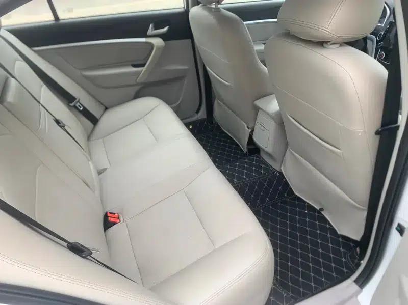 Geely Emgrand 2014 Sedan 1.5L Manual Fashion Edition — миниатюра 12