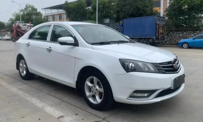 Geely Emgrand 2014 Sedan 1.5L Manual Fashion Edition — миниатюра 3