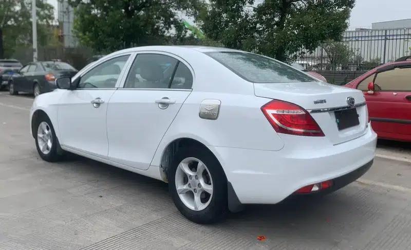 Geely Emgrand 2014 Sedan 1.5L Manual Fashion Edition — миниатюра 4