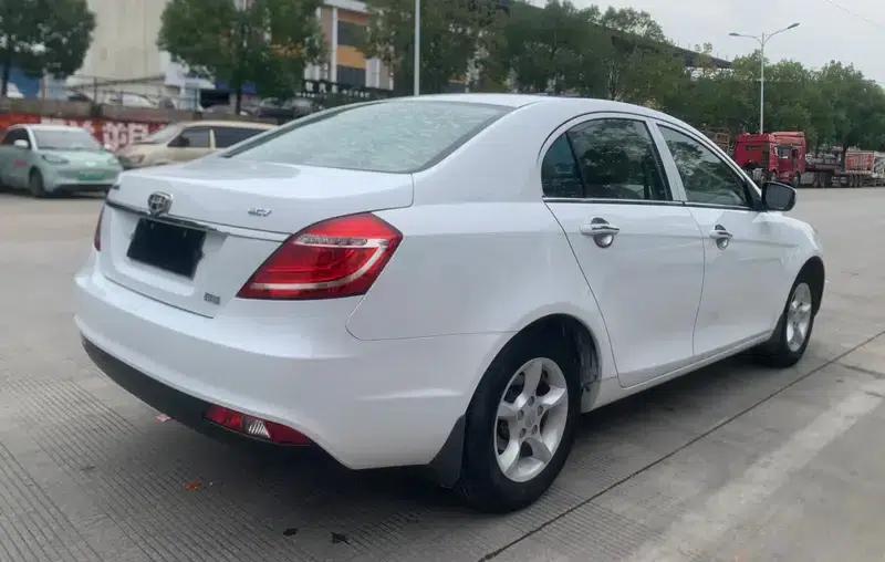 Geely Emgrand 2014 Sedan 1.5L Manual Fashion Edition — миниатюра 6
