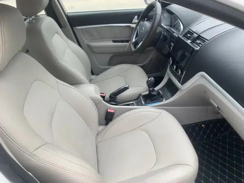 Geely Emgrand 2014 Sedan 1.5L Manual Fashion Edition — миниатюра 7