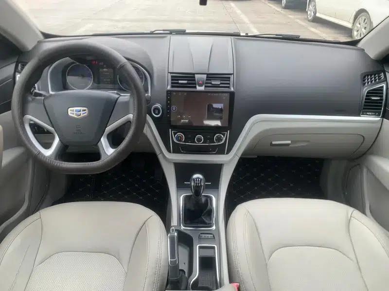 Geely Emgrand 2014 Sedan 1.5L Manual Fashion Edition — миниатюра 9