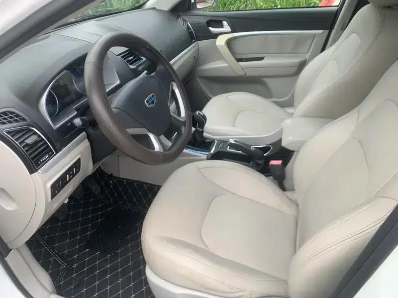 Geely Emgrand 2014 Sedan 1.5L Manual Fashion Edition — миниатюра 10