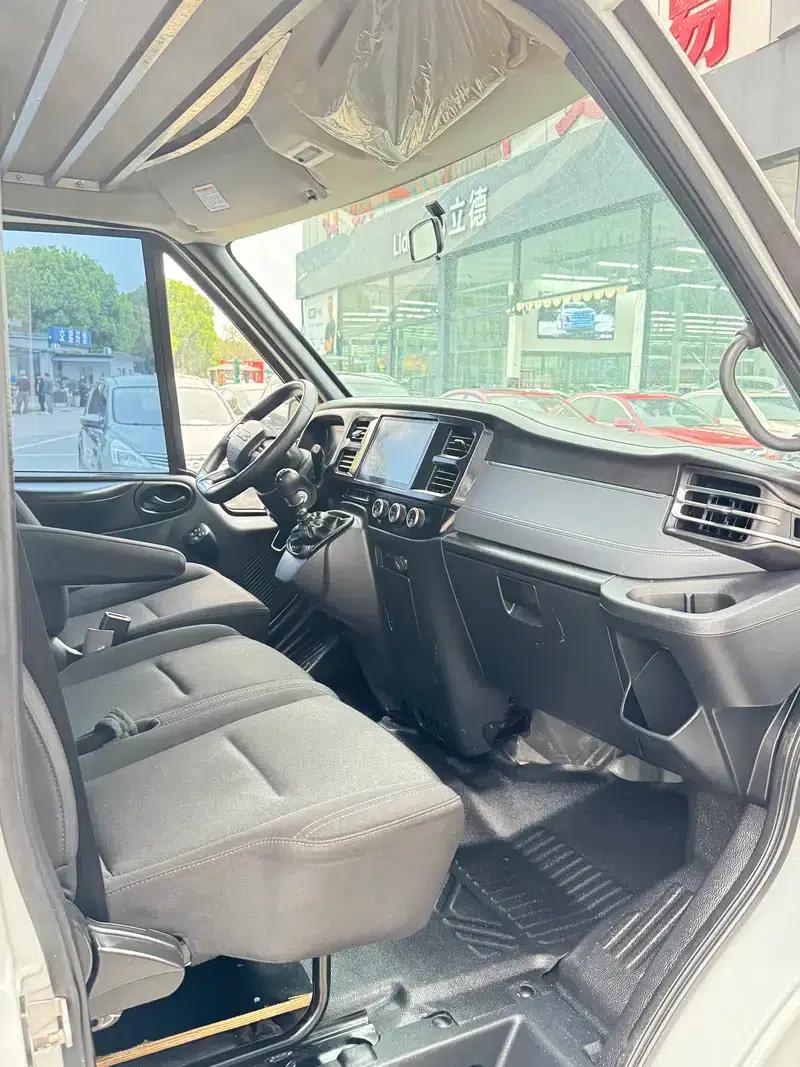 Fushun 2023 2.0T Manual Diesel Short Wheelbase Mid-Roof Commercial Multi-Purpose Passenger Van (6 Seats) — миниатюра 8