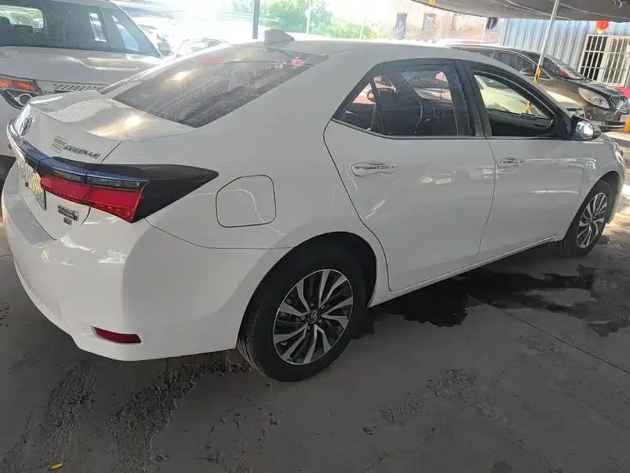 Corolla Hybrid E+ 2019 1.8L E-CVT Leading Edition — миниатюра 3