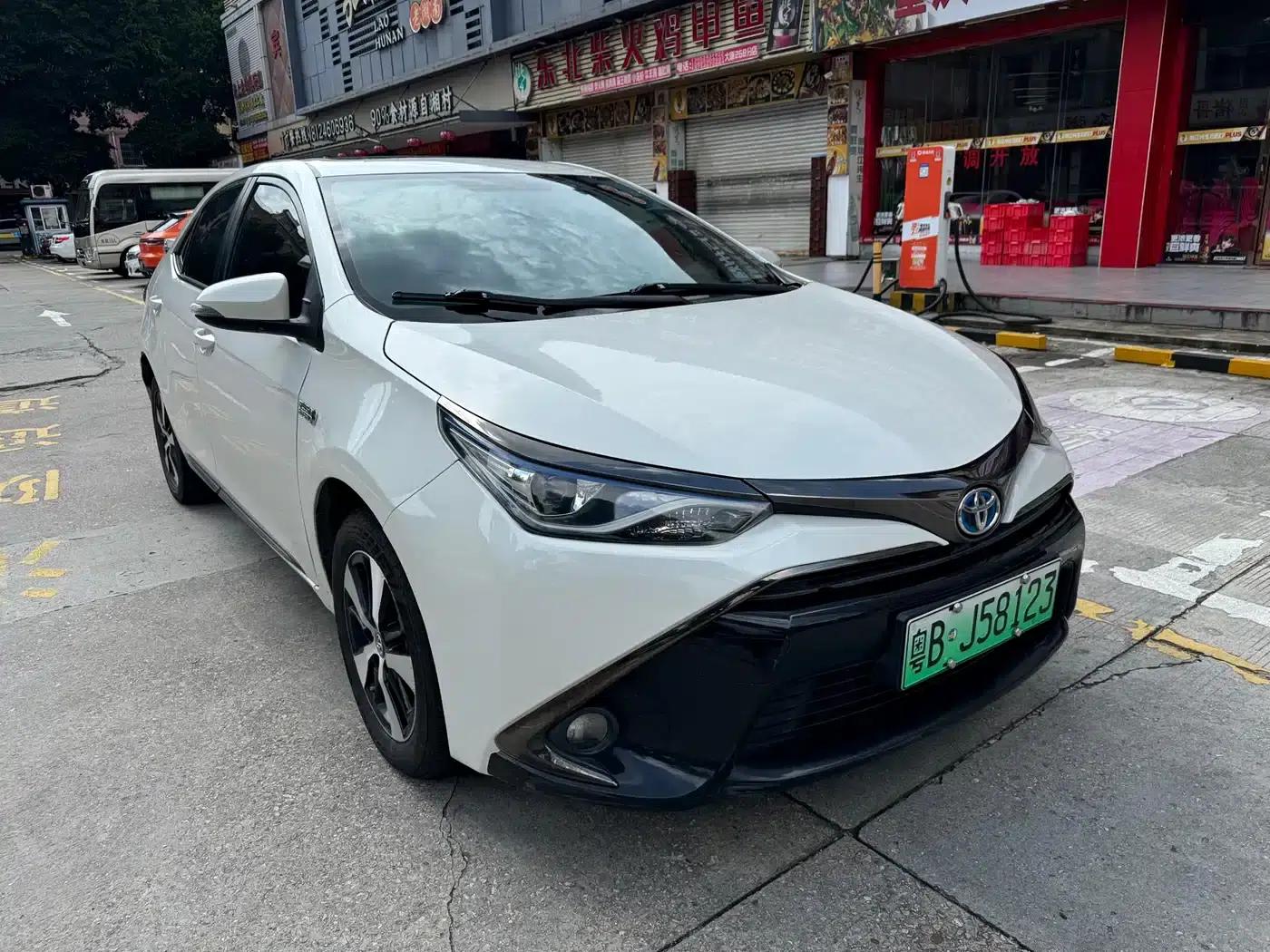 Levin Hybrid E+ 2019 1.8PH GS E-CVT Elite Sunroof Edition — миниатюра 3