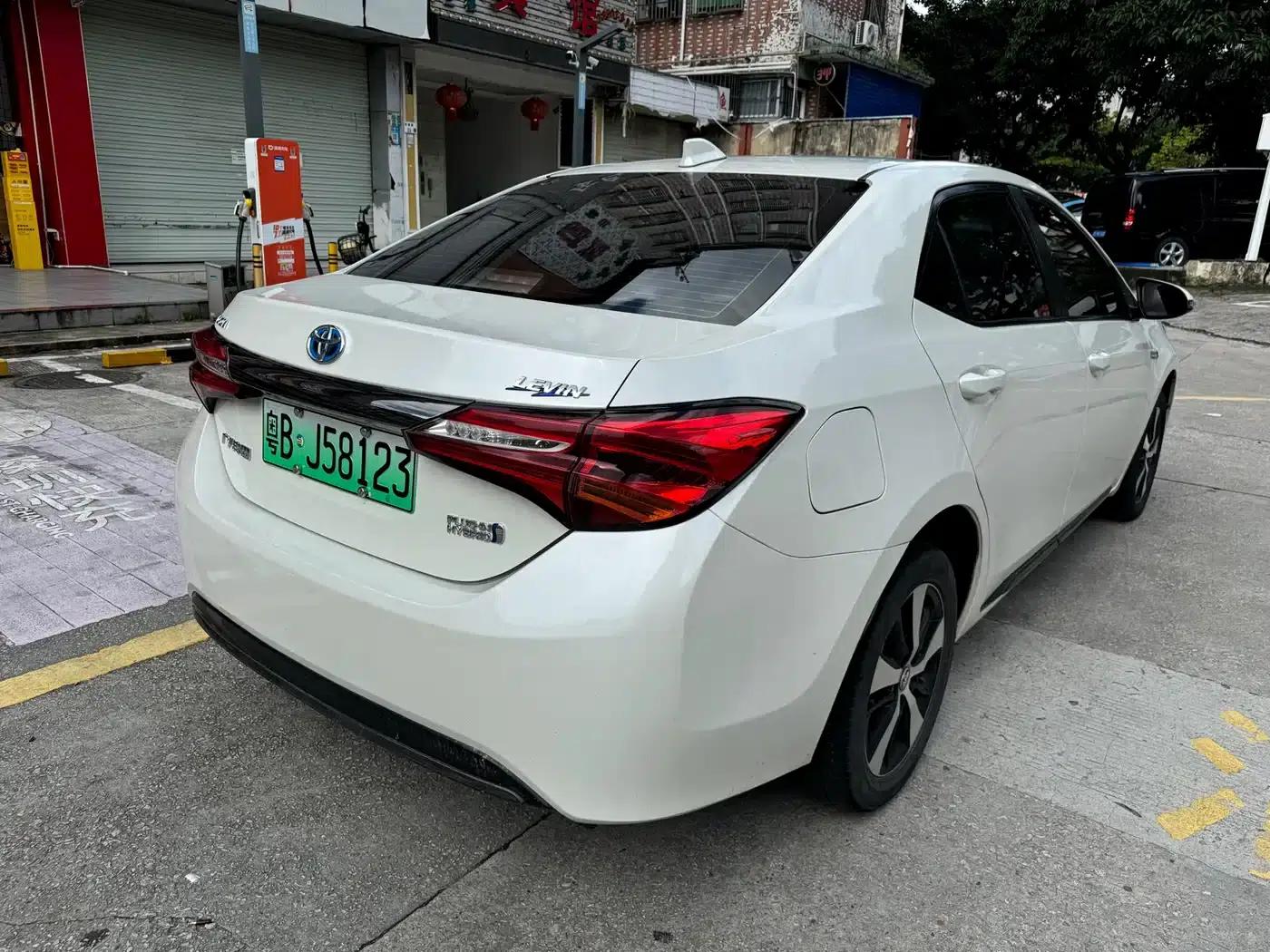 Levin Hybrid E+ 2019 1.8PH GS E-CVT Elite Sunroof Edition — миниатюра 4