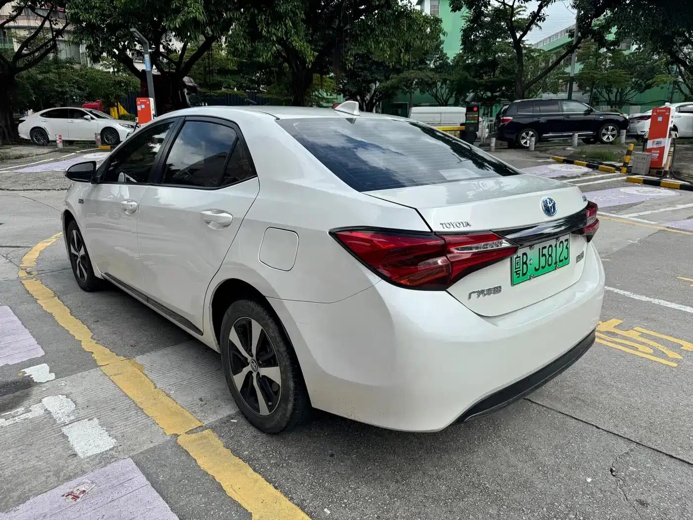 Levin Hybrid E+ 2019 1.8PH GS E-CVT Elite Sunroof Edition — миниатюра 6