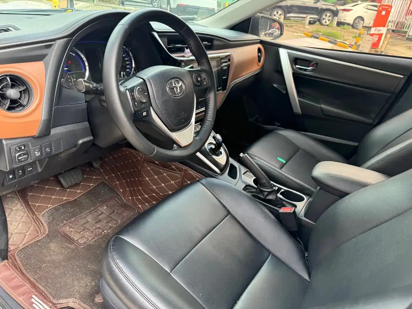 Levin Hybrid E+ 2019 1.8PH GS E-CVT Elite Sunroof Edition — миниатюра 8