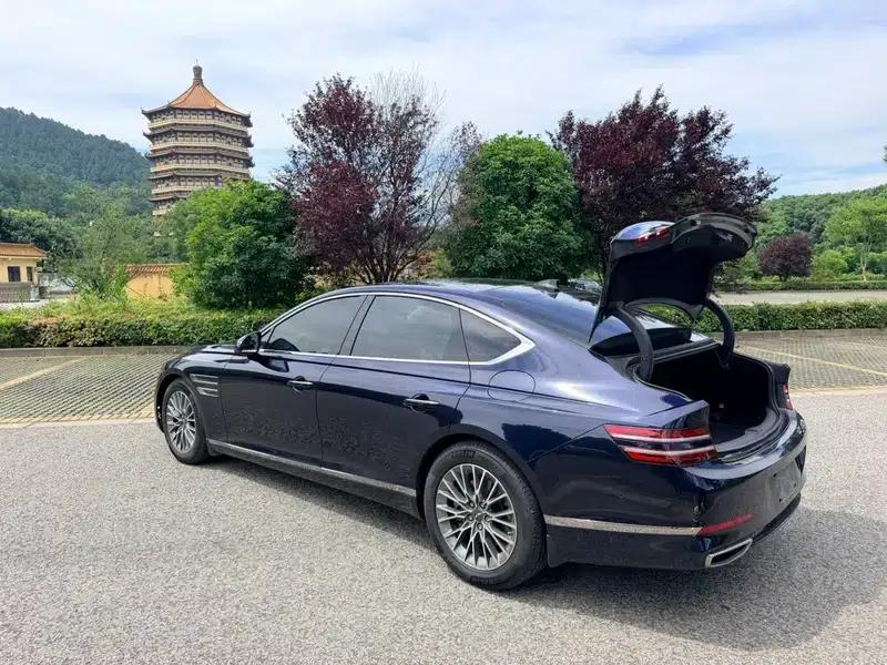 Genesis G80 2023 2.5T 2WD Luxury Edition — миниатюра 4