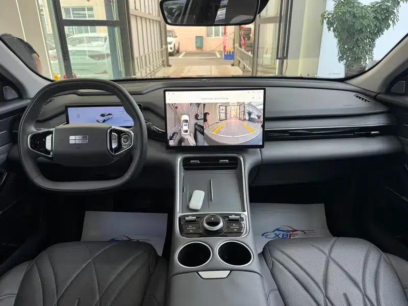 Galaxy L6 2025 1.5 EM-i DHT 140KM Explorer+ Edition — миниатюра 8