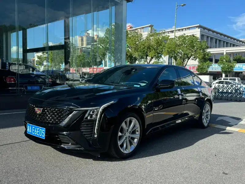 2024 Cadillac CT5 28T Luxury Pro — миниатюра 1